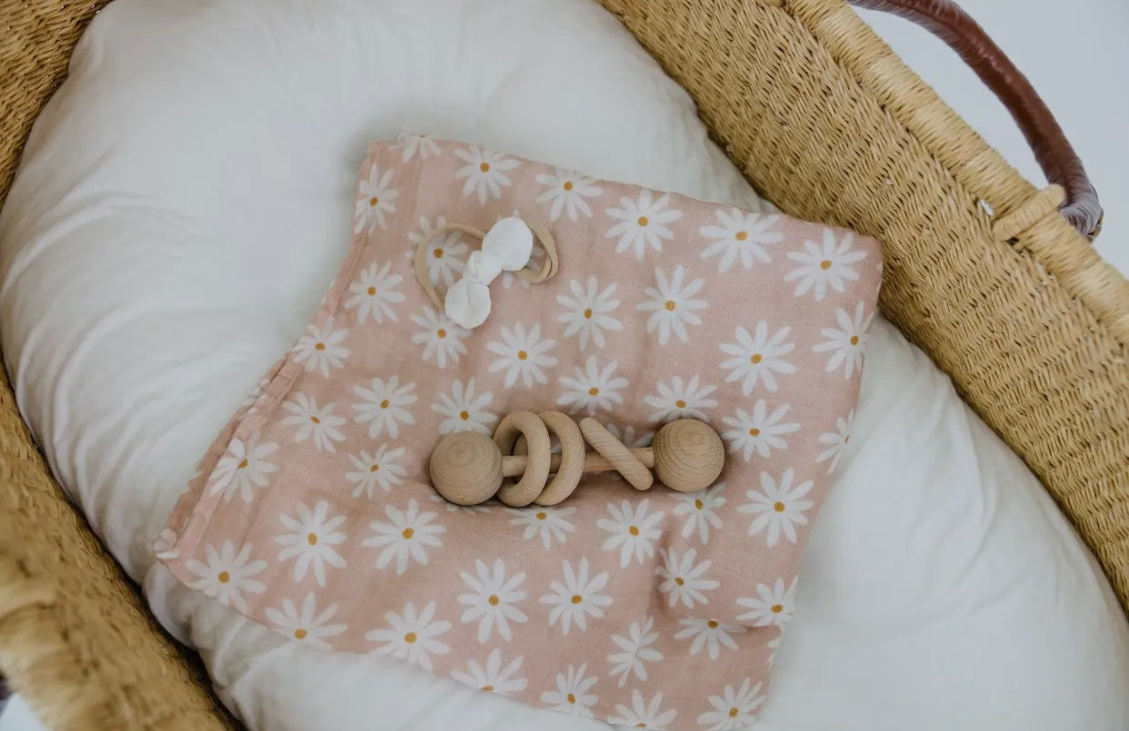 Wren Muslin Swaddle - Daisy Floral